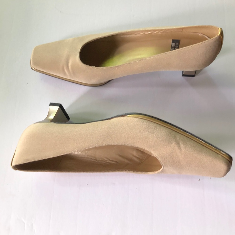 Cream Stuart Weitzman Heels With Gold Heels - image 1